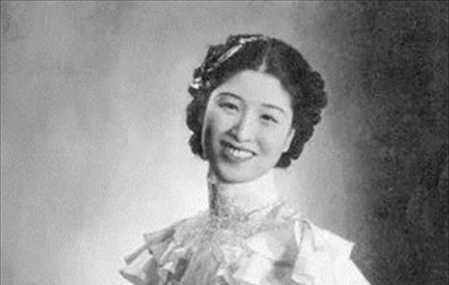 她相貌出众,为革命事业屡次推迟婚约,被捕后特务都不忍心下手
