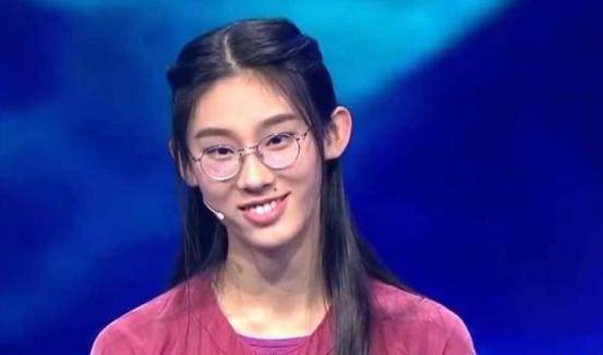 诗词大会总冠军武亦姝:613分考入清华,书法作品却被专家无情吐槽