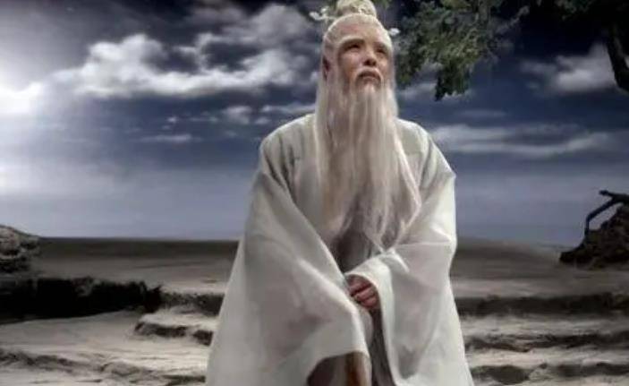 孙悟空大闹天宫,太上老君为何故意放他逃跑?只因老君见过他