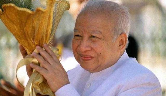 1944年,诺罗敦·拉那烈王子出生于柬埔寨王室,作为备受瞩目的皇室成员