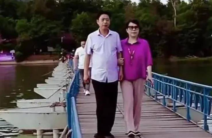 被拐29年邓博认亲欢天喜地,亲口喊妈妈很圈粉,郭威无视姚爸生日