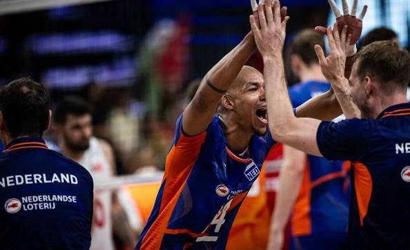 日本男排3-0横扫欧洲冠军塞尔维亚,强势登顶世界男排联赛!