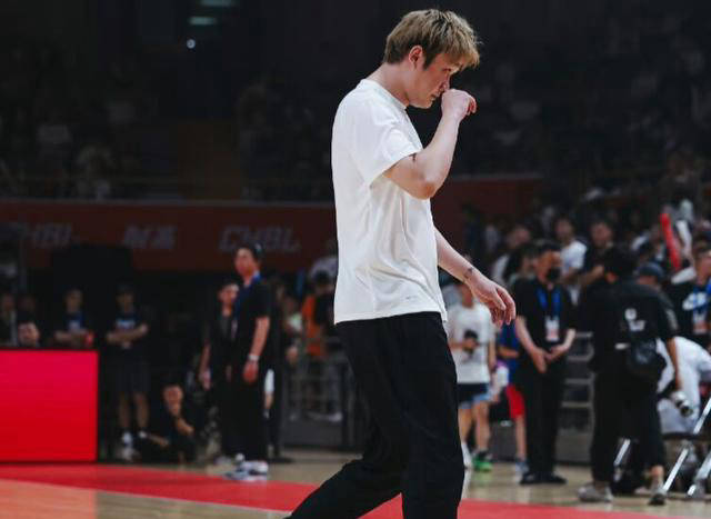 cba联赛后续:丁彦雨航,易建联登场,周琦睢冉交恶?利益纷争揭幕