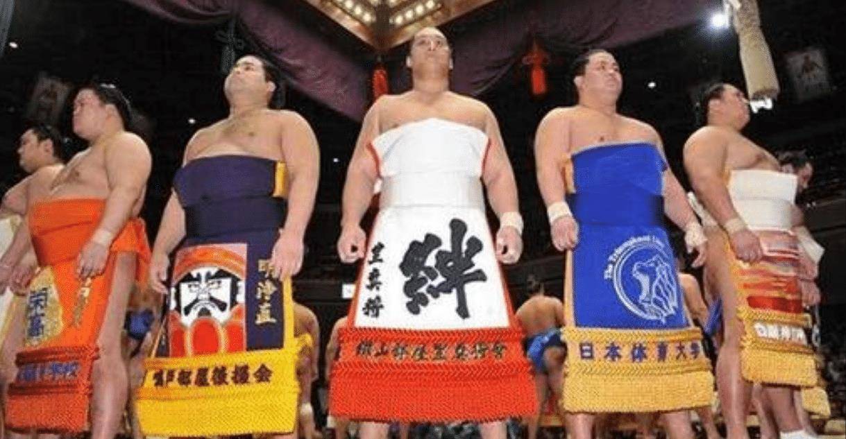 相扑选手臀部清洗师,进阶版私人搓澡工,听了月薪实在令人心动