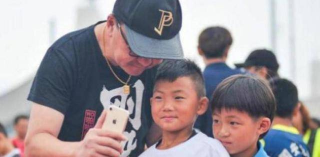 他曾被米卢视为国足未来,4岁能颠球2000个,后来怎么样了?