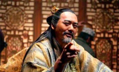 无赖,草草埋葬亡父时遇到龙穴,30年成开国皇帝_王建_李茂贞_节度使