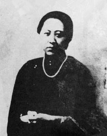 张作霖遇袭身亡后,四位美貌的姨太太结局如何?有一点很相似