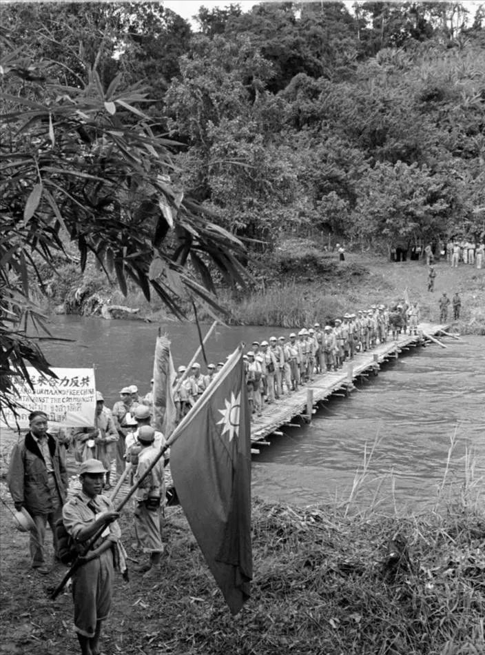 解放战争后期,一部分国民党残兵败将溃逃至缅北,与当地的少数民族相