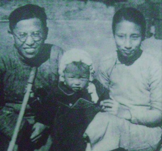 曹禺:婚内移情女学生,发妻离世后,他未出席葬礼只派人送来花篮