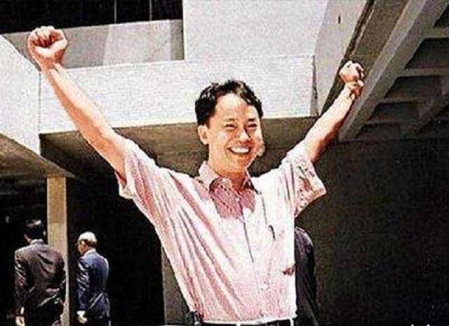 悍匪背后的女人:张子强落网,其妻携20亿巨款逃美国,一生未改嫁