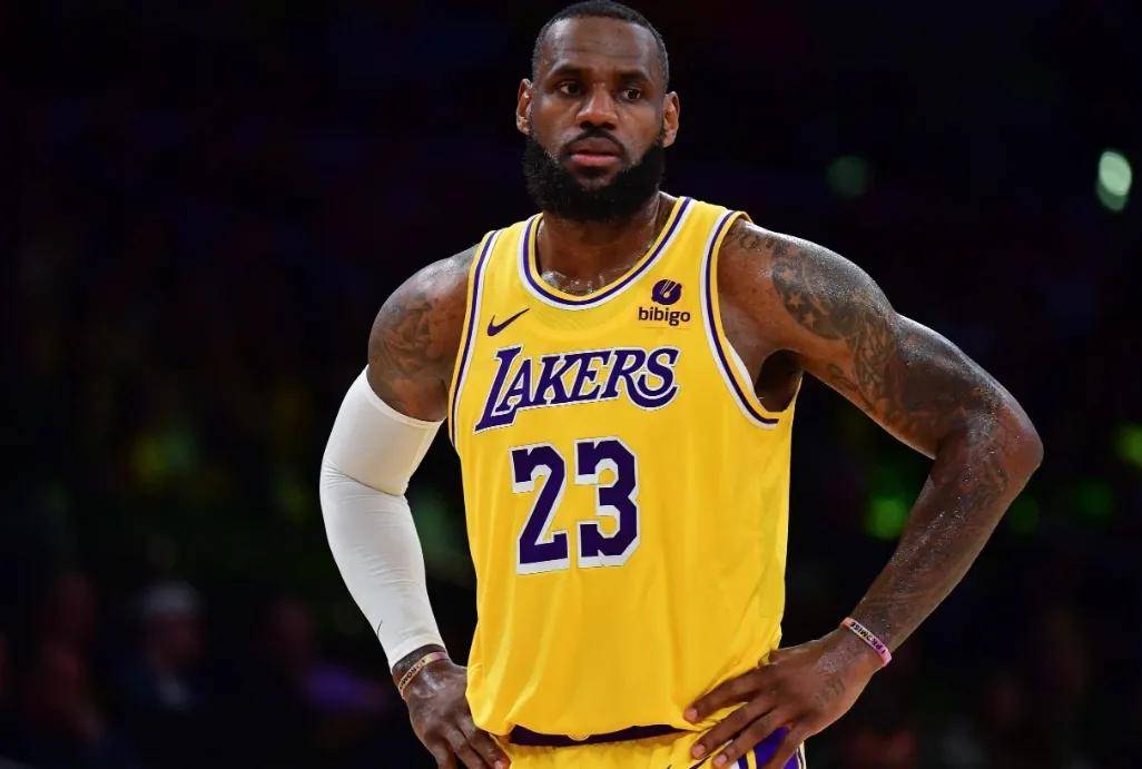 詹皇下赛季最好的三个去处_老詹_布朗尼_湖人