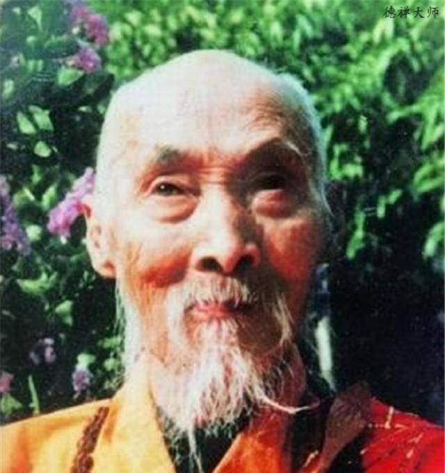 海灯法师,77岁当众示范"二指禅",一个骗了国人的少林寺高手?