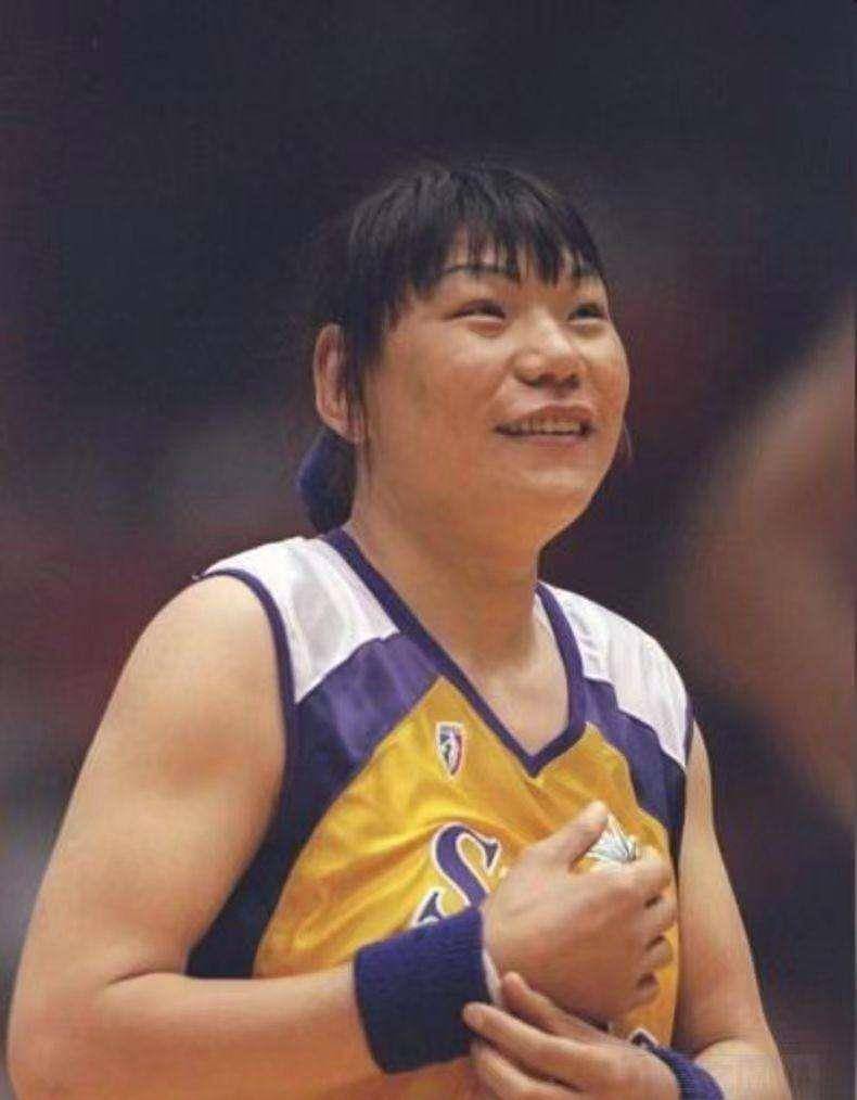 36,比姚明高十公分,最大心愿吃饱饭_姚德芬_父母_母亲