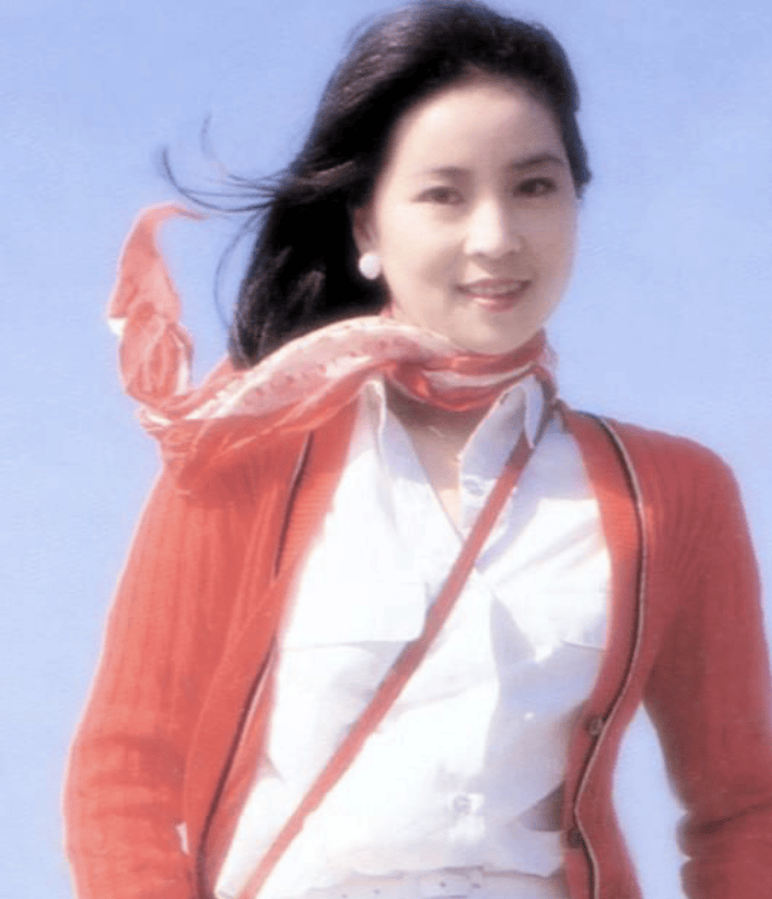 成龙吴绮莉婚外情剩下小龙女,林凤娇无怨无悔接受大房的命运