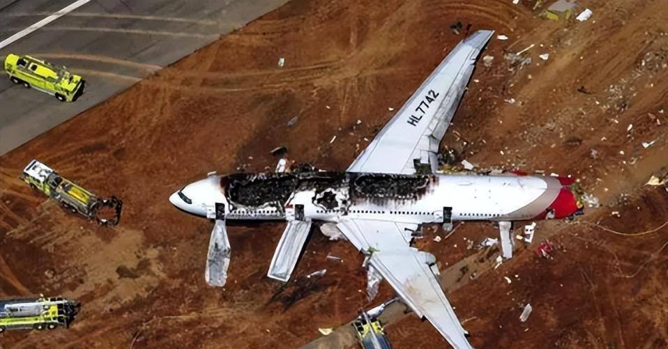 中国最近一次飞机失事图片