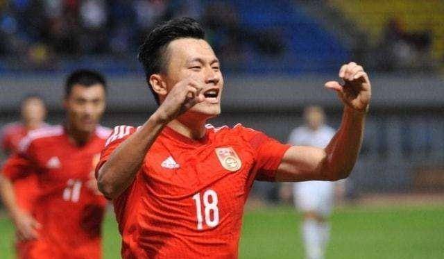 郜林近况:30岁校花妻子入住新豪宅,兼职副业成焦点