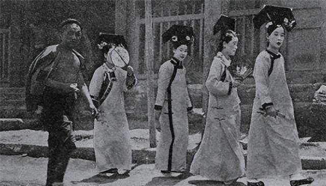 溥仪退位后,大量被遣散的宫女却无人愿意娶,溥仪说出原因