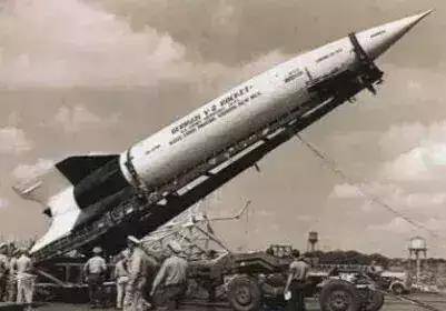 二战德国导弹:会"演戏"的导弹防不胜防,空中鱼雷让英军尝苦果