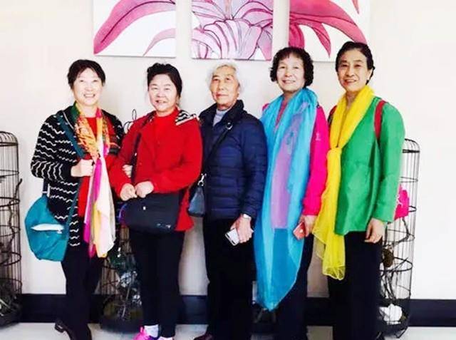 王鲁云生下的"五朵金花",每个都很优秀王鲁云的长女名叫黄惠珍,是"五