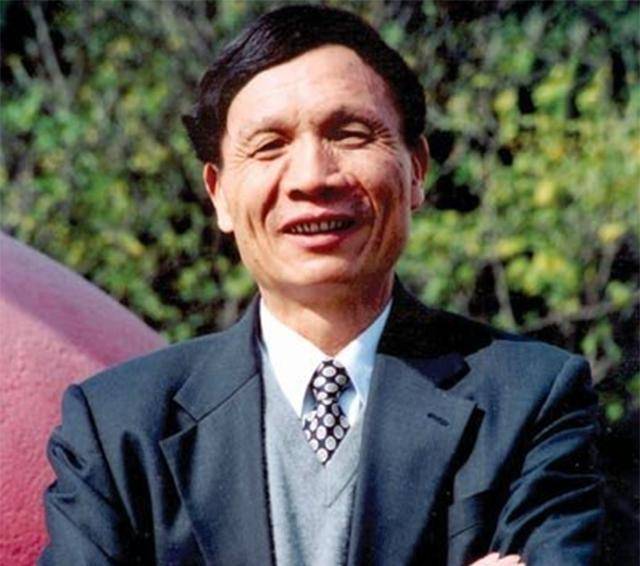 第一代公派留学黄伯云,拒美80倍工资归国:留学生哪能学完留下