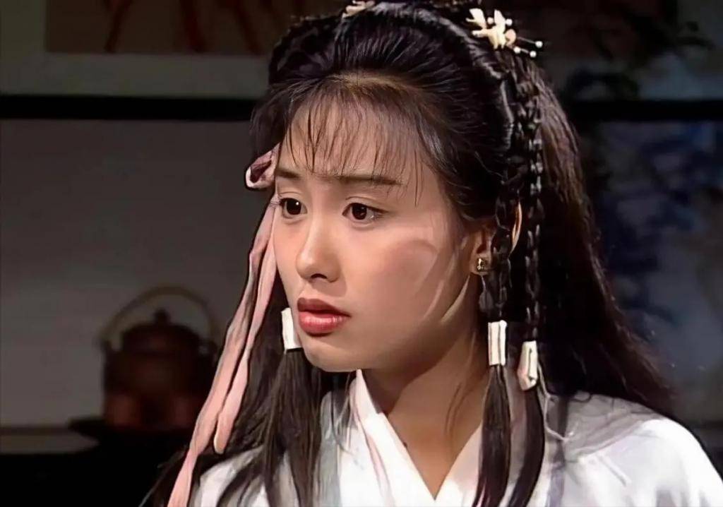 朱茵难得展露身材,获得千万票房,成为当年的一匹黑马