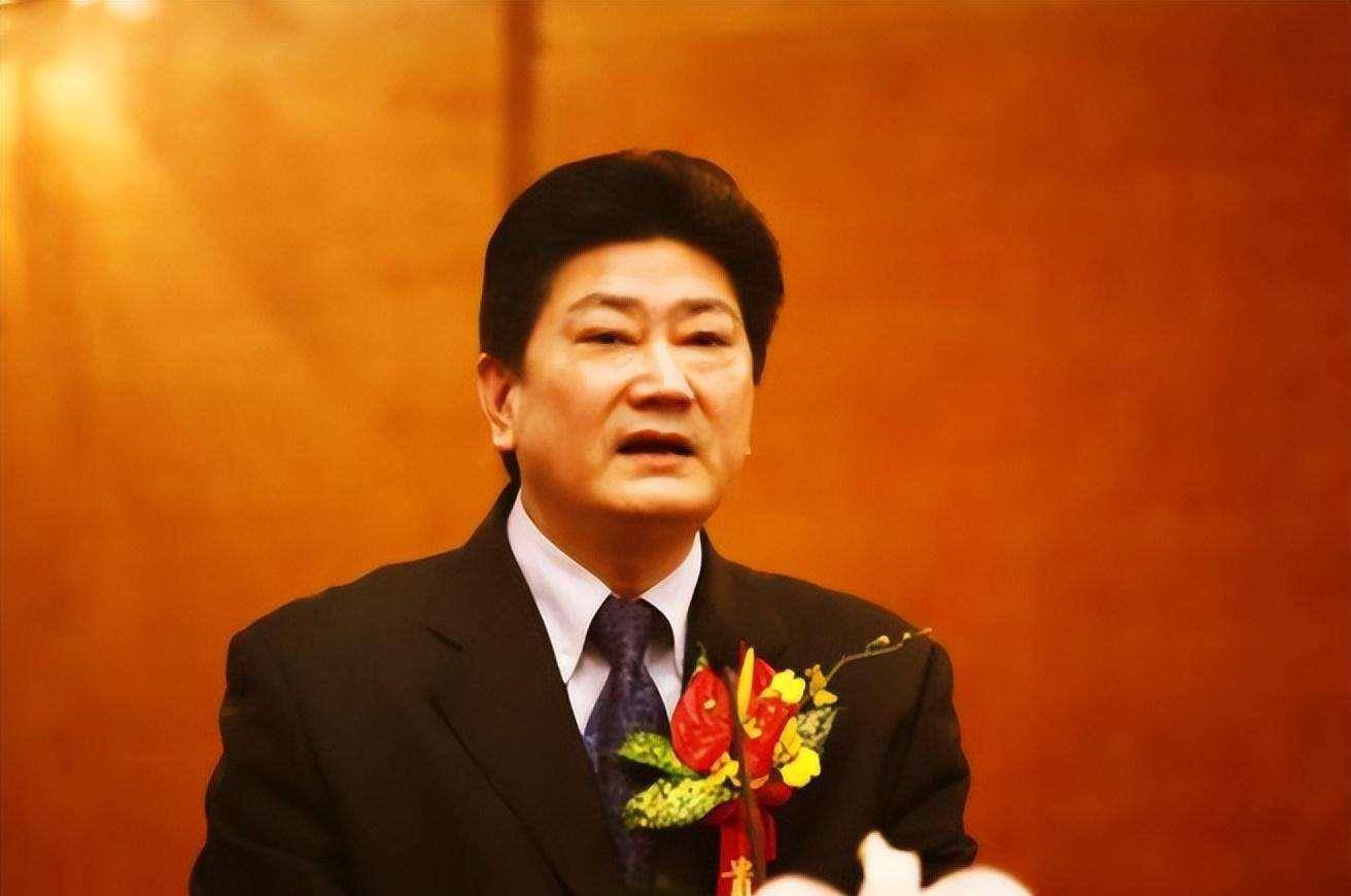 湖南穷小子靠300元起家,掷8888万拿下标王,夫人是中国第一媒婆