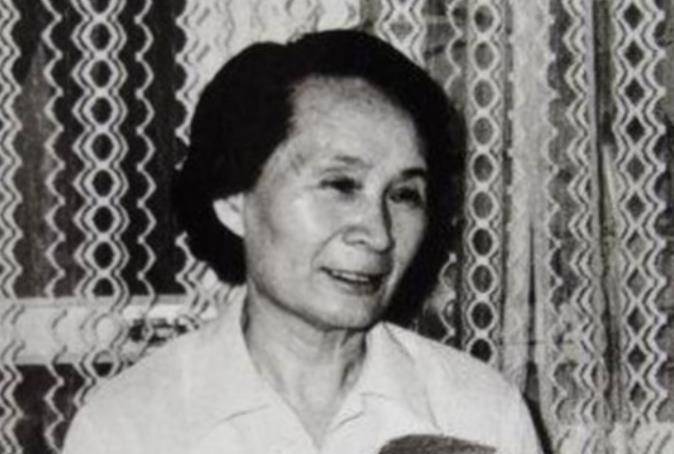 此女三婚嫁给溥仪,沾丈夫光葬入八宝山,临终却哭诉嫁错了人_李淑贤