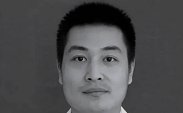 航母飞行员张超牺牲6年,空姐妻子入伍成海军上尉,女儿已上小学