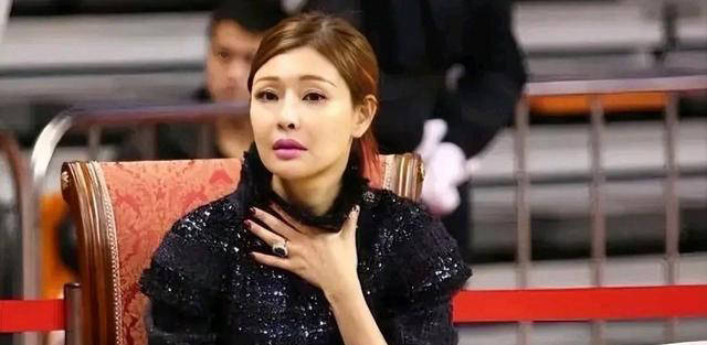 易建联老板娘吴迪:40亿身价,42岁韵味文身,热爱宏远篮球队