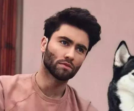 这位英国网红靠自家的哈士奇走红了网络!这大概就是狗比人红吧!