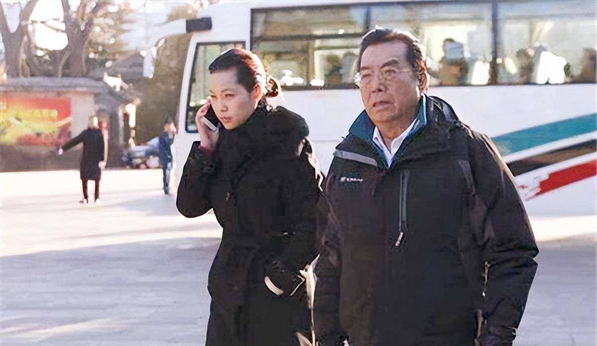 纪实:57岁娶22岁学生,60岁喜得龙凤胎,年近70不敢老去