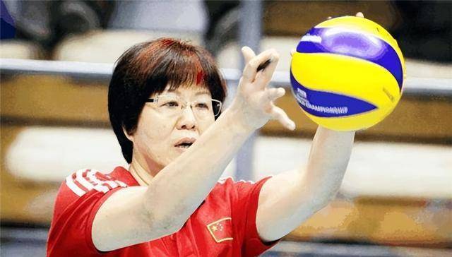 郎平前夫近况:15年坚持不娶全心陪伴女儿,今年过六旬再婚生子