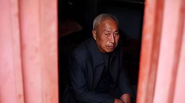 河南农民因杀害情敌锒铛入狱,服刑11年后,"死者"神奇复活回村