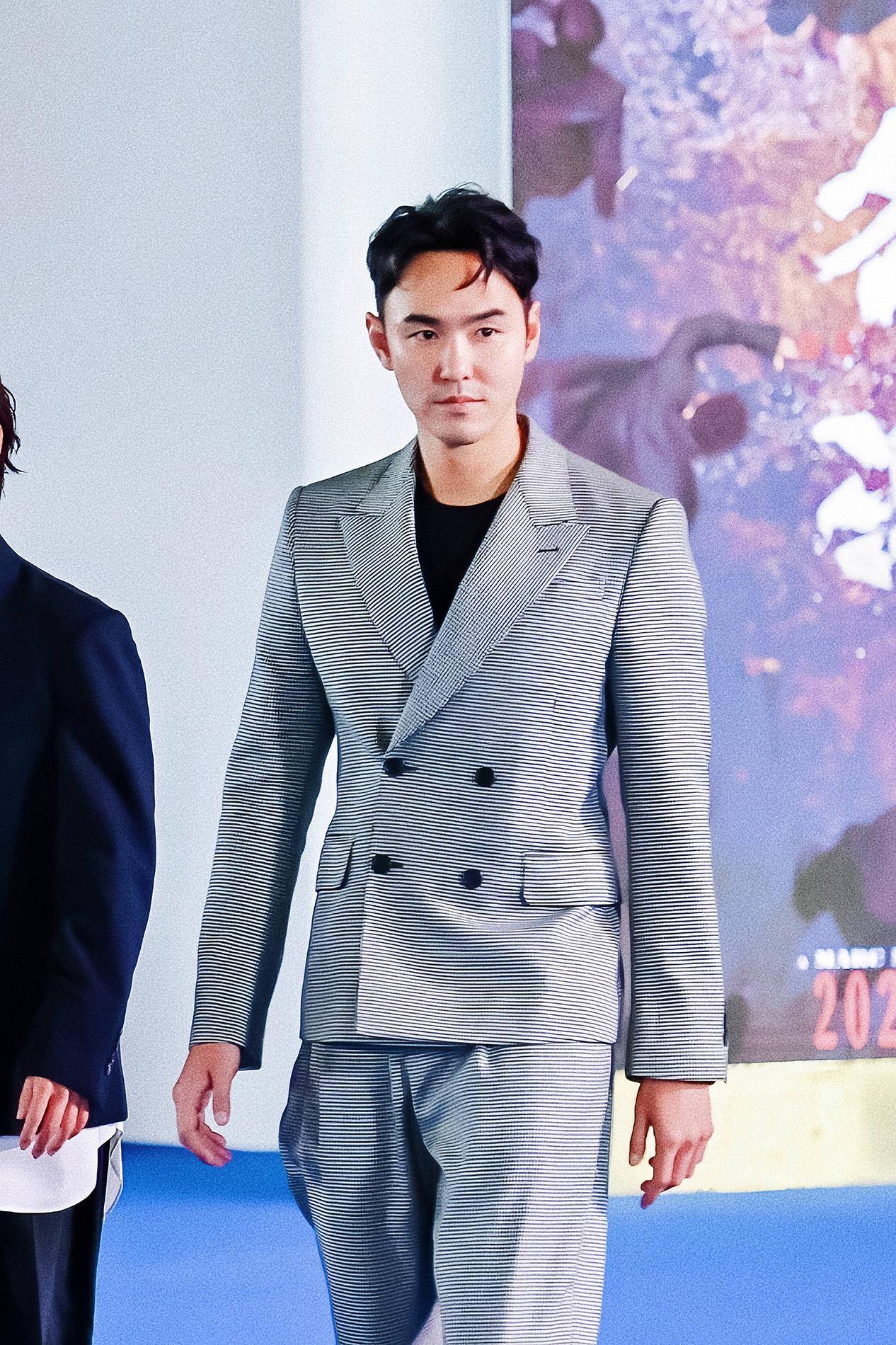 阮经天泪别母亲:接受花甲父母离婚,懊悔给母亲带来伤害和遗憾