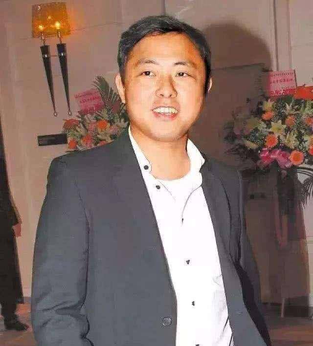 纪晓波:从叠码仔到亿万富豪,女星为他未婚生子,今却频传破产