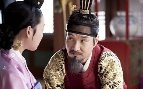 后来最宠爱他的娘娘:中殿娘娘和翁主姐姐病逝,李愃似乎失去了所有保护