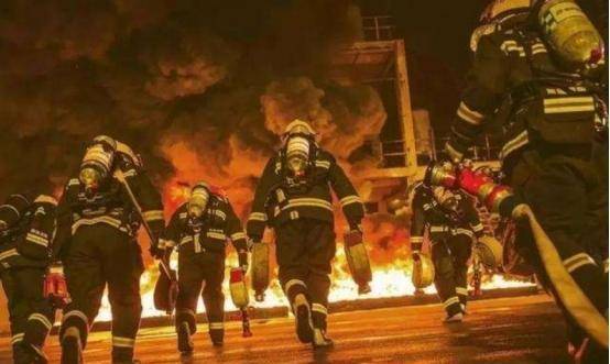 高位截瘫的90后消防员:靠呼吸机续命,多次自杀未果,今活得漂亮