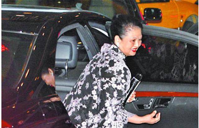 舞女出身,攀上豪门,李宝珠麻雀变凤凰,独揽丈夫几百亿资产