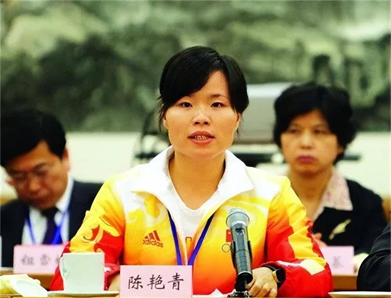 32岁奥运冠军恋上53岁恩师!官至副局长 孩子随妈姓,一家3口幸福