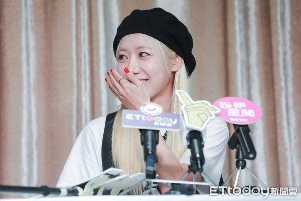 南珠独自来台「把apink带来了」 秀友情戒指:她们与我同在