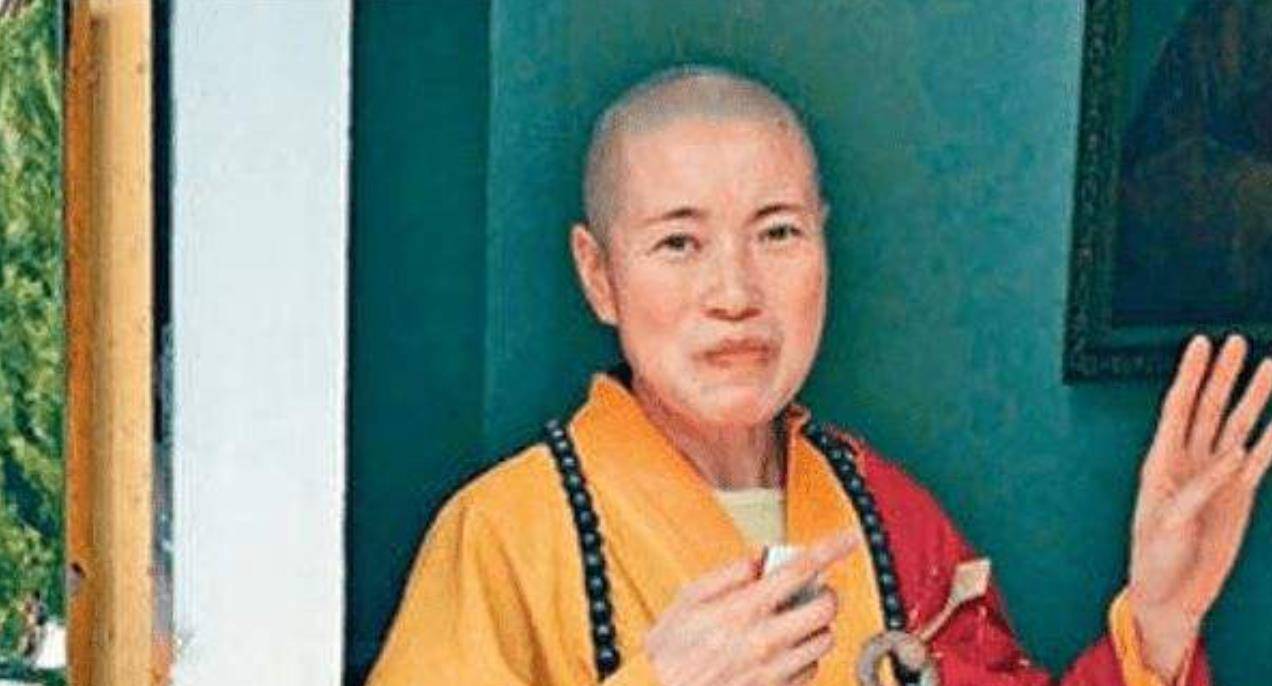 香港女僧人释智定:与2个和尚假结婚,开豪车住豪宅,结局如何?