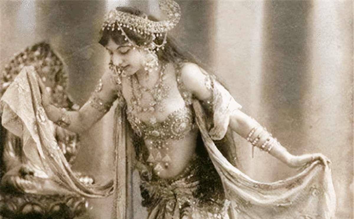 "双面间谍"玛尔塔有多美?头颅被防腐处理,今存放于巴黎博物馆