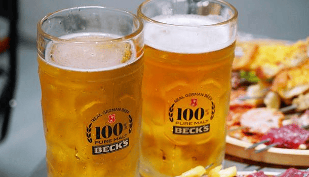 宁波这家水果烤肉串!我能一次性吃一百串!配上啤酒真的氛围太好了