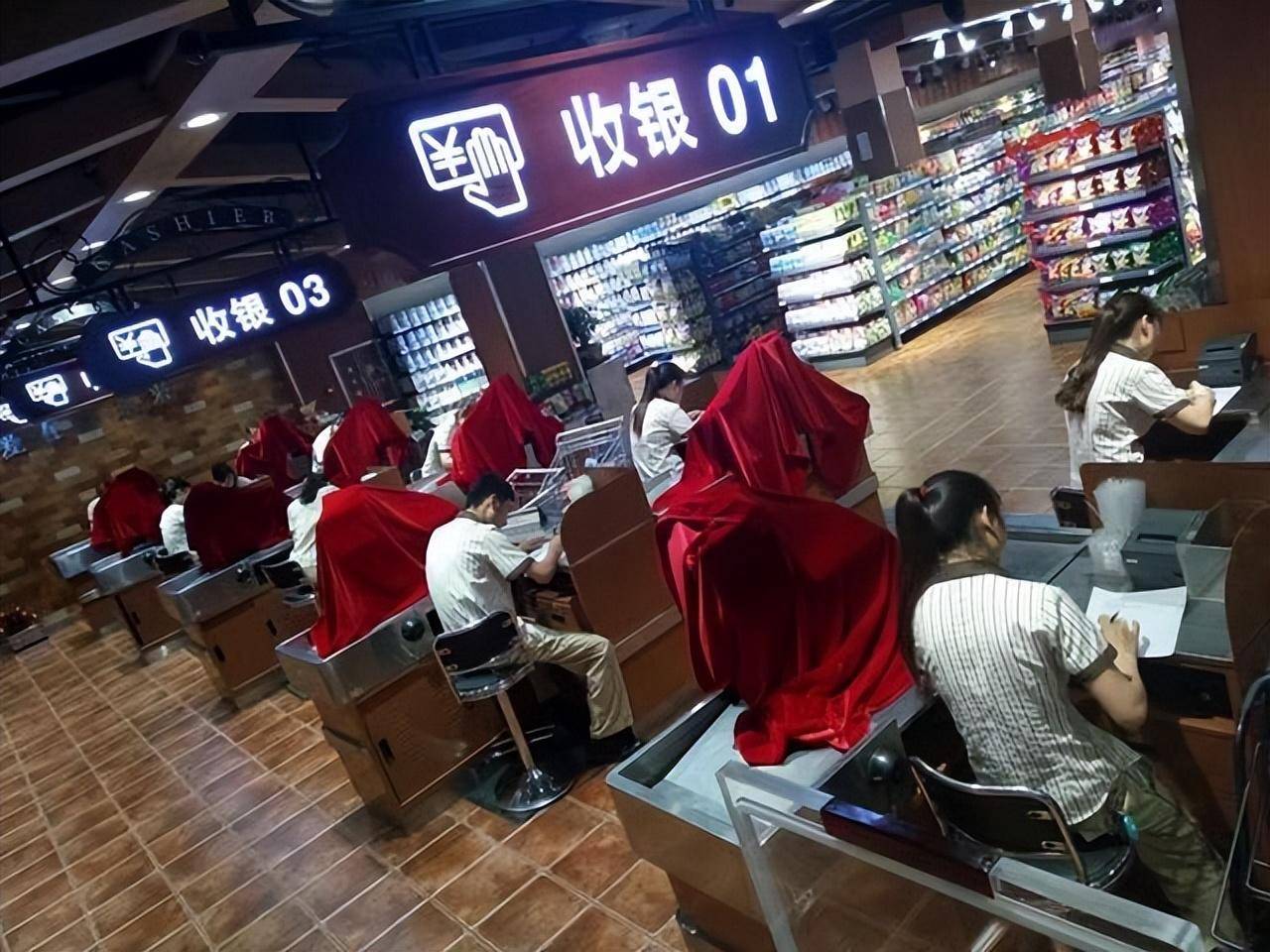 在胖东来,员工不再是简单的工作人员,而是被当做家人般对待,工作不再