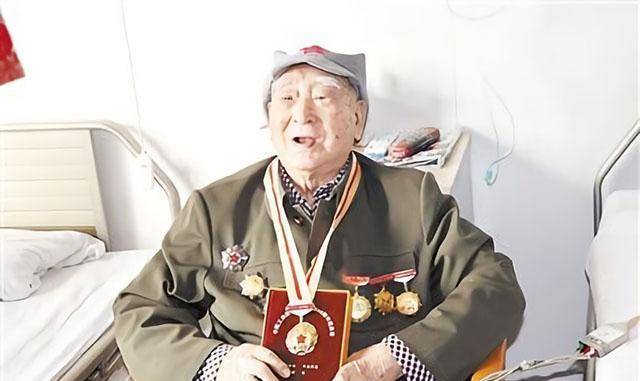 八路军负重伤在地,说一句啥话?两伪军说:你躺着别动,放了他!