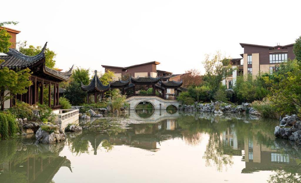 庭阁水榭苏式建筑 匠心独具社区规划 错落有致国寿嘉园·苏州雅境位于
