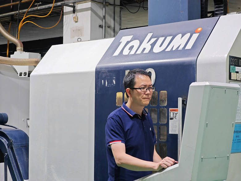 昆山鸿准精密模具有限公司开发课长余修猛:潜心一线打"模"匠心