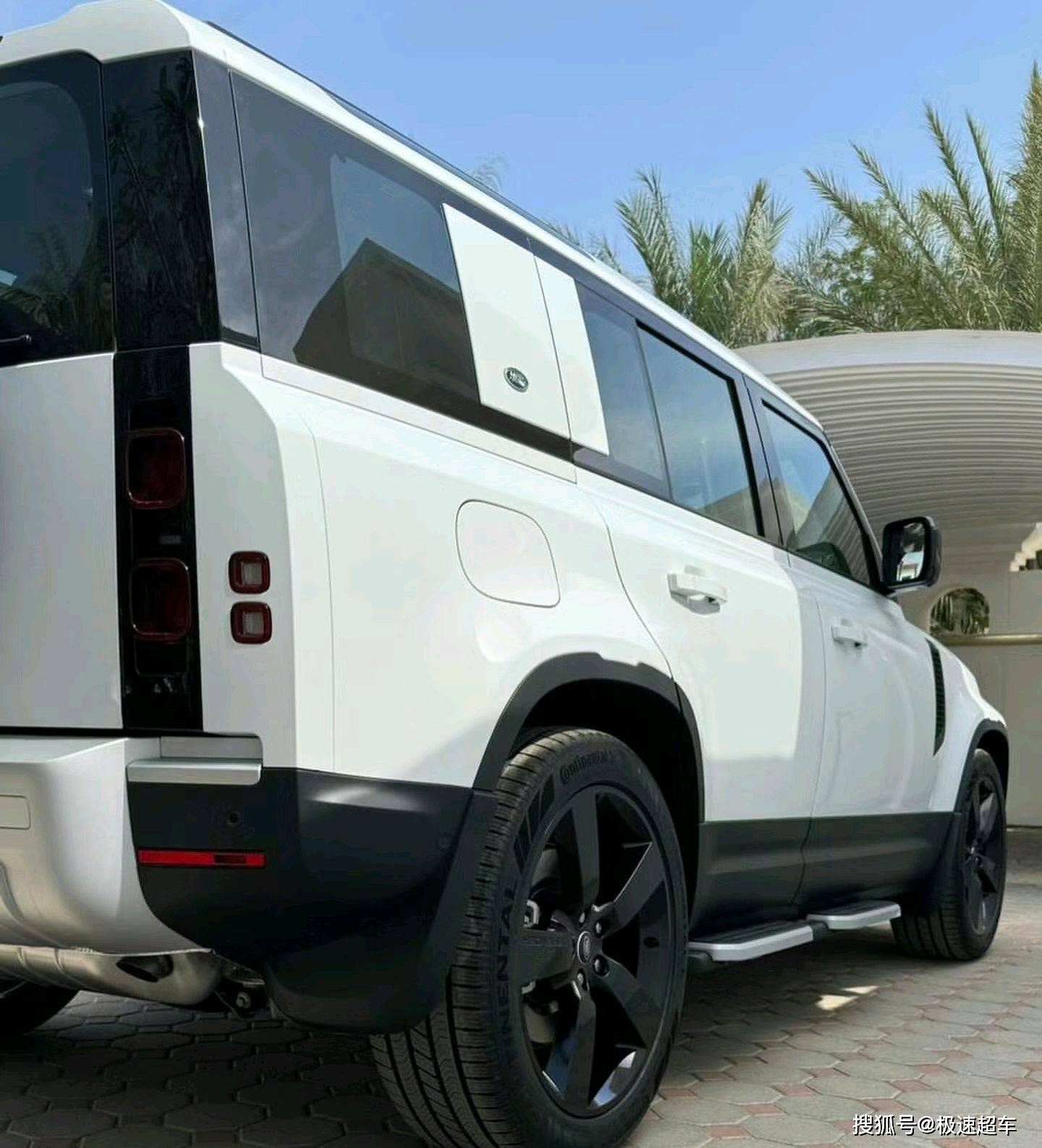 细节设计更精致!路虎卫士越野车堪称车坛"常青树"_搜狐汽车_搜狐网