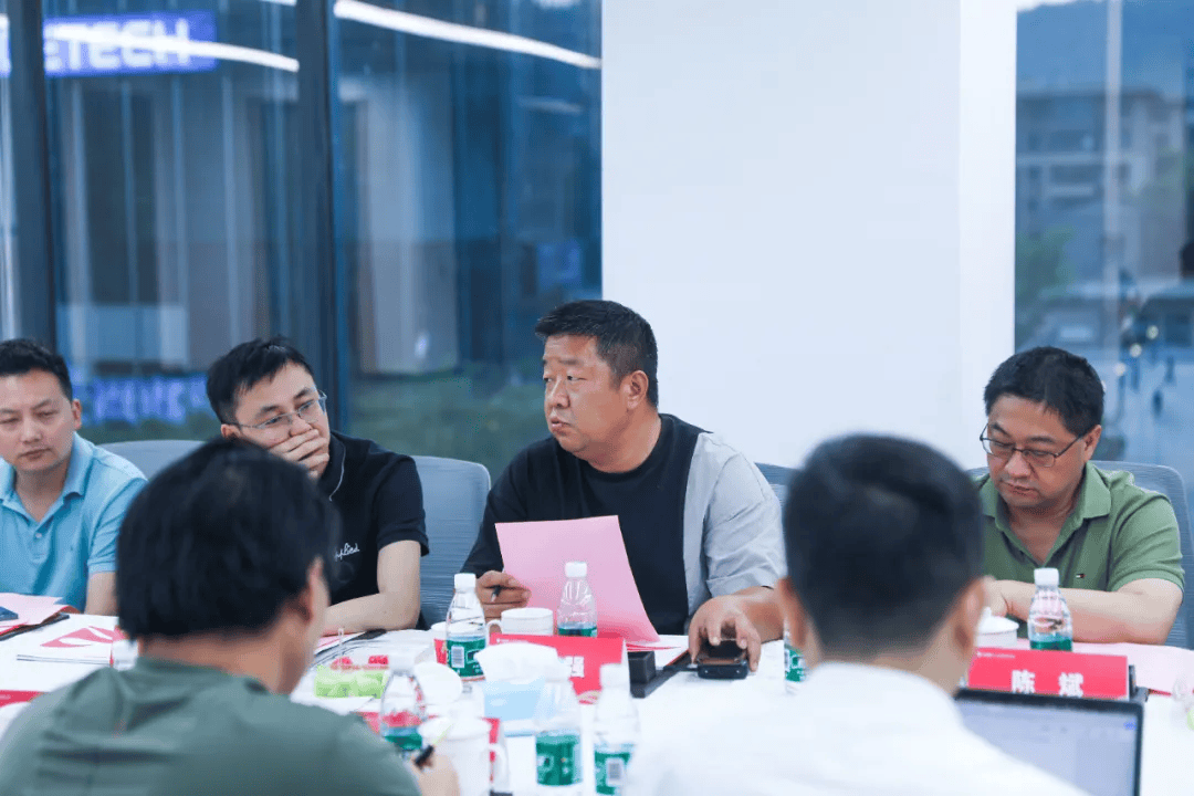 湖北省网商协会会长——许强会议尾声,湖北省商务厅一级调研员陈斌