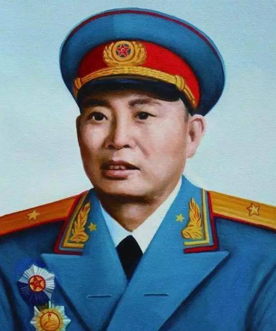 土地革命时期,张力雄担任红12军34师100团连政治指导员,参加过两次反